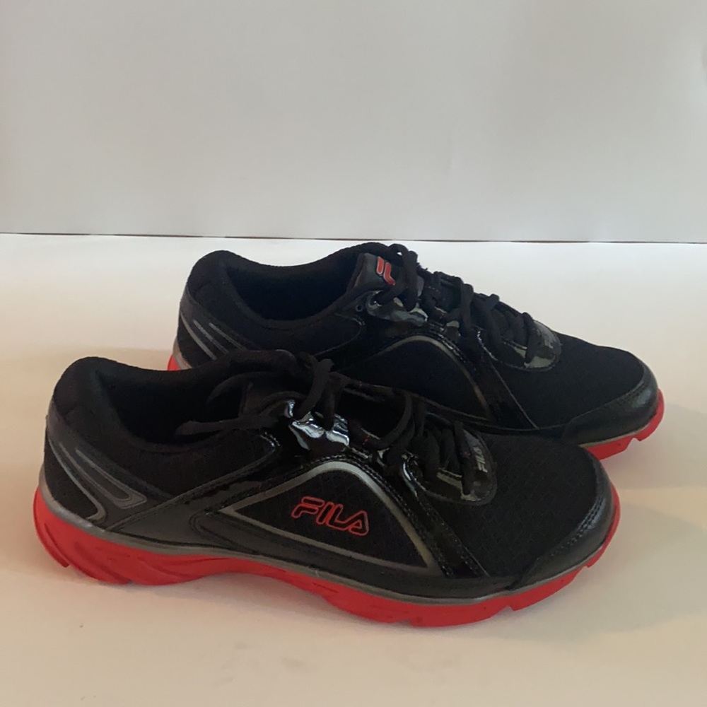✨BRAND NEW✨ FILA PROMPT SNEAKERS MEN'S (BLACK AND RED) - Picture 3 of 13